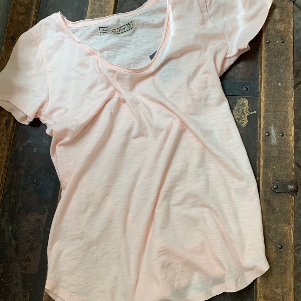 Abercrombie -  NWT! - Soft Pink Scoop Tee - XS